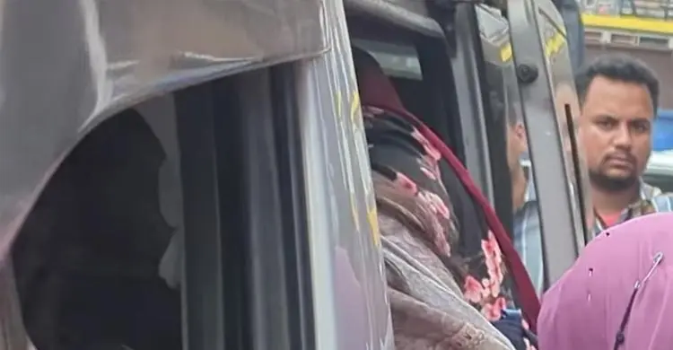 সিনেমা হল থেকে আপত্তিকর অবস্থায় ৩৫ তরুণ-তরুণী আটক