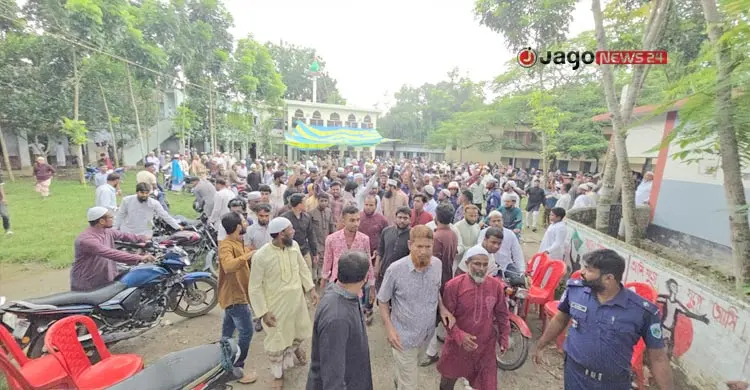 নিজামীপুত্রের ইমামতিতে জুমার নামাজ পড়াকে কেন্দ্র করে মসজিদে হাতাহাতি