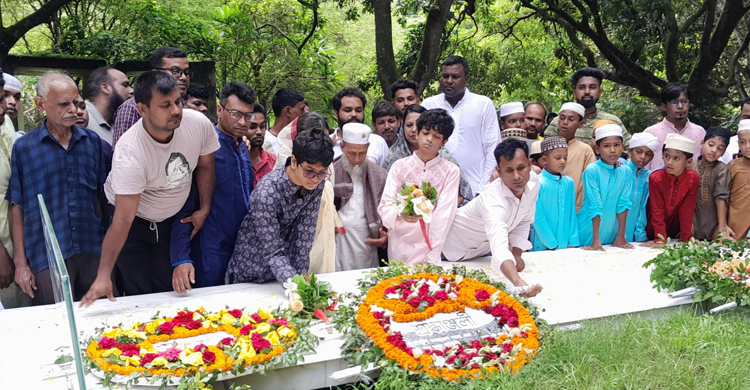 শ্রদ্ধা-ভালোবাসায় হুমায়ূন আহমেদকে স্মরণ