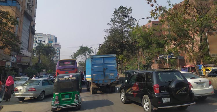 অসহনীয় যানজট, ইফতারের আগে বাসায় ফেরা নিয়ে সংশয়