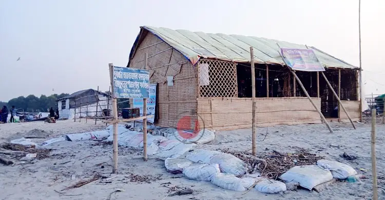 &lsquo;সাহেব সিন্ডিকেট&rsquo; ছাড়া দুবলার চরে শুঁটকি বিক্রি মানা