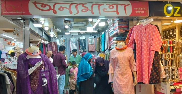 এবার কড়া নিরাপত্তা ব্যবস্থায় ঈদ কেনাকাটায় স্বস্তি