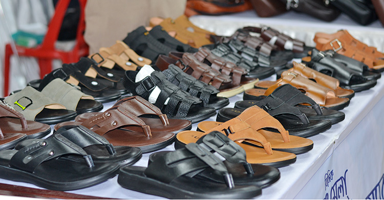 রাজধানীতে শরৎ মেলায় উদ্যোক্তাদের বাহারি পণ্যের সমাহার