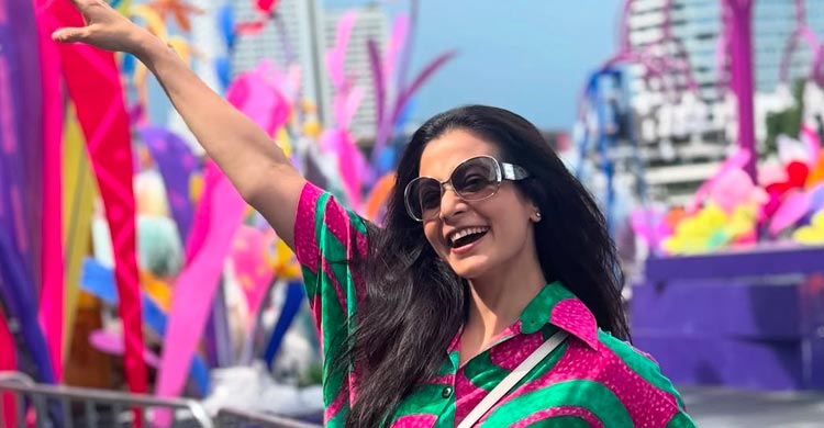 পূজাতে কোনো ডায়েট না মেনেও ফিট কোয়েল মল্লিক