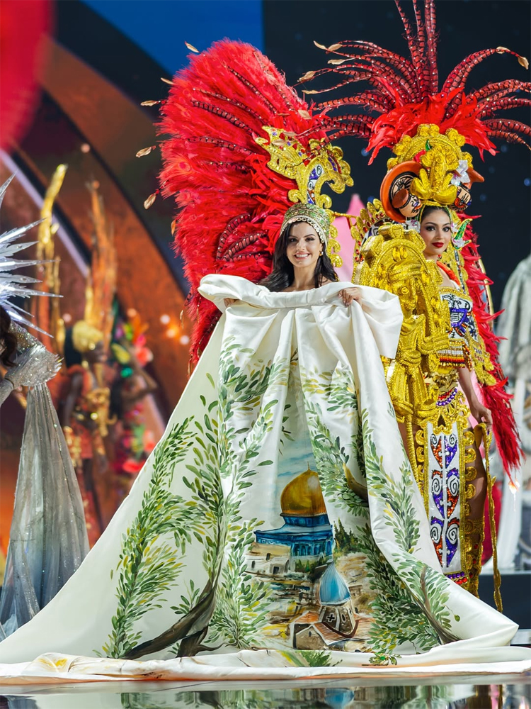 মিস ইউনিভার্স মঞ্চে ফিলিস্তিনের সুন্দরী নাদিনের পোশাক ভাইরাল