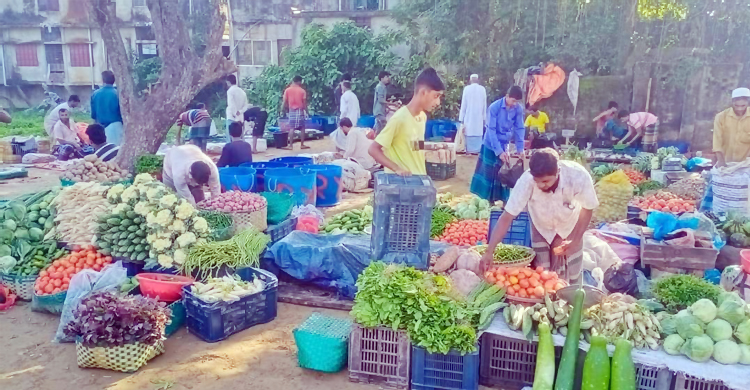 ঐতিহ্য হারাচ্ছে শতবর্ষী হাট-বাজার