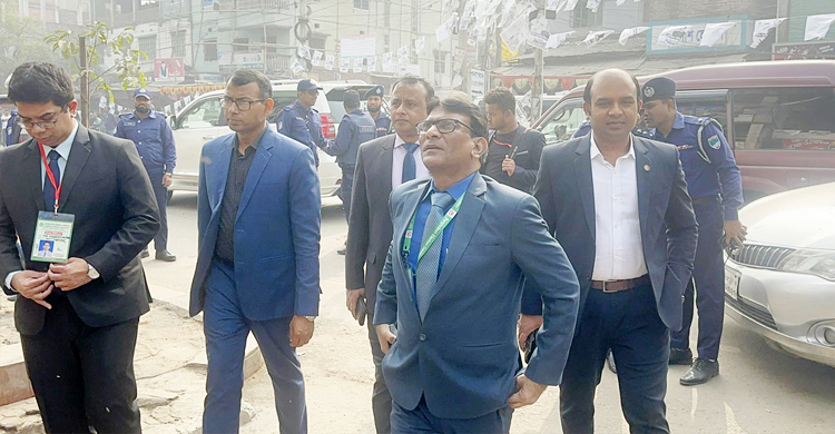 ভোটকেন্দ্রে ভারতীয় পর্যবেক্ষক