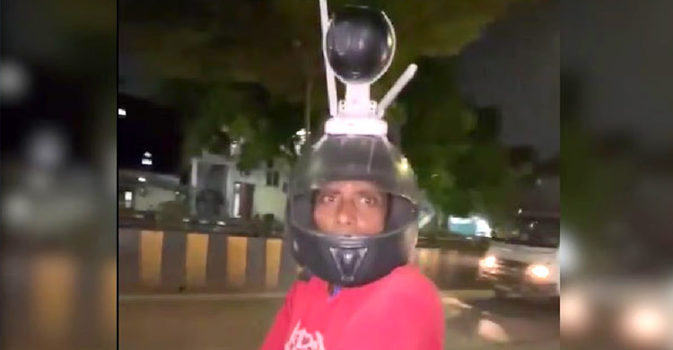 হামলার ভয়ে হেলমেটে সিসি ক্যামেরা লাগিয়ে ঘুরছেন যুবক