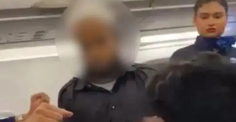 খোঁজ মিললো প্লেনে থাপ্পড়ের শিকার যাত্রীর, ঘটনার সময় ভয়ে কাঁপছিলেন