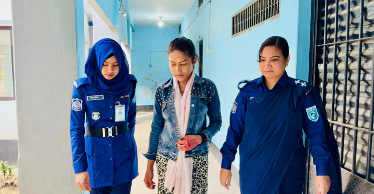 ভারতে অনুপ্রবেশের চেষ্টাকালে তৃতীয় লিঙ্গের নাগরিক গ্রেফতার