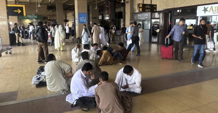 India suspends civilian flights at 32 airports amid ongoing conflict