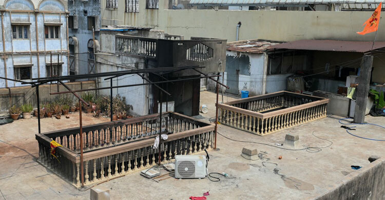 8 children among 17 of a family die in India fire