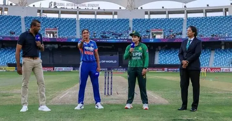 ভারতের বিপক্ষে টস জিতে ব্যাটিংয়ে পাকিস্তান