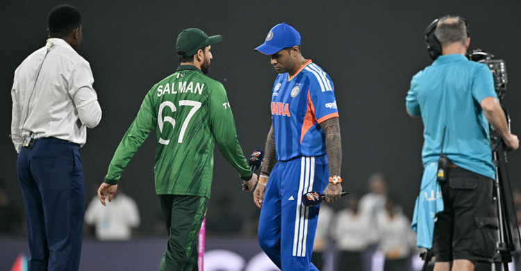 Indian skipper again skips handshake with Pakistani captain