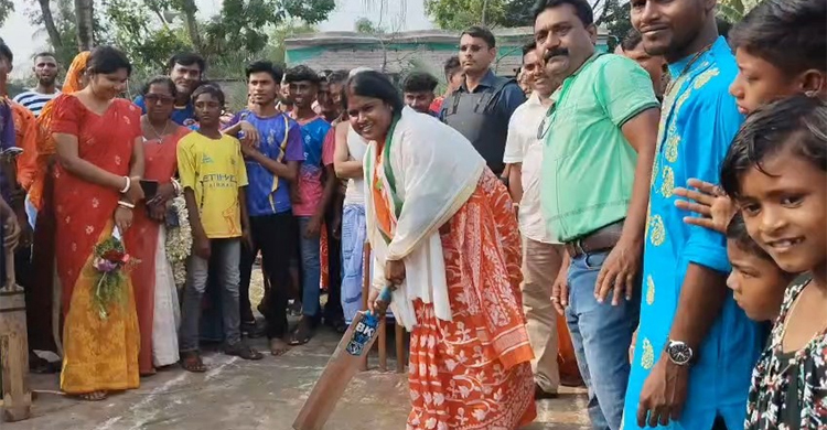 পশ্চিমবঙ্গে প্রার্থীদের চমকে জমে উঠেছে ভোট উৎসব