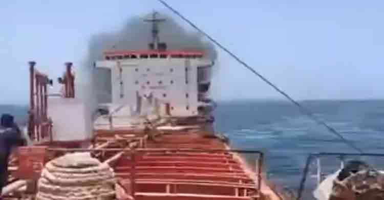ওমান উপকূলে ২৪ ভারতীয় নাবিকসহ তেলবাহী ট্যাংকারে আগ