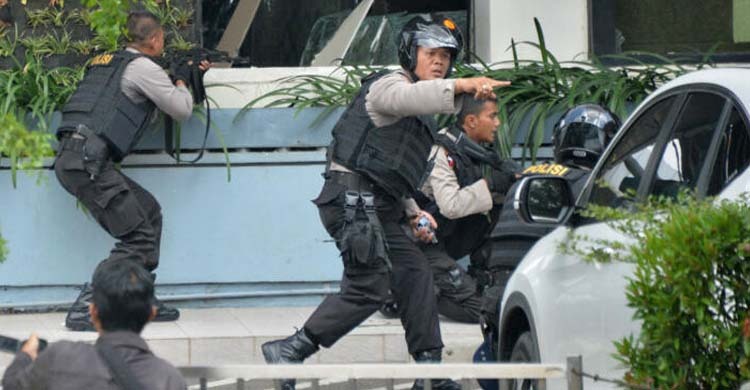 জুমার নামাজ চলাকালে ইন্দোনেশিয়ার মসজিদে বিস্ফোরণ, আহত ৫৪