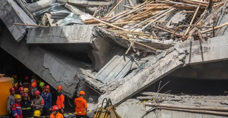ইন্দোনেশিয়ায় স্কুল ভবনধসে পড়ায় নিহত ৩, নিখোঁজ বহু
