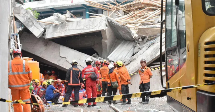 ইন্দোনেশিয়ায় স্কুল ধসে মৃতের সংখ্যা বেড়ে ৩৬, এখনো নিখোঁজ ২৭ শিক্ষার্থী