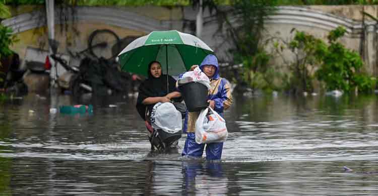 বন্যার মধ্যেই ইন্দোনেশিয়ায় ৬ দশমিক ৩ মাত্রার ভূমিকম্প