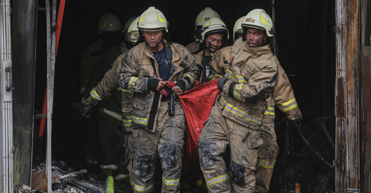 17 killed in Indonesia building fire