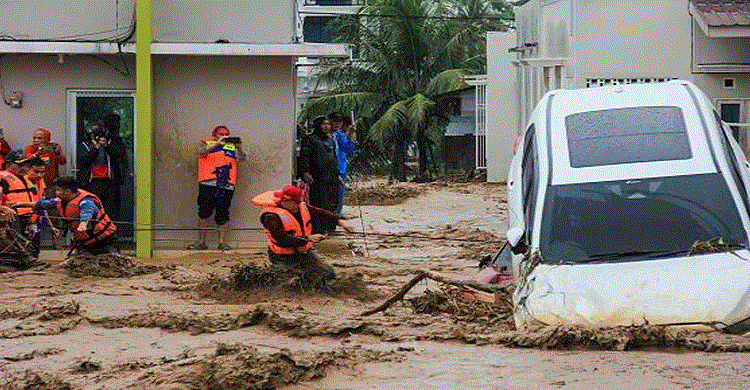 Indonesia flood death toll surpasses 1,000: rescuers