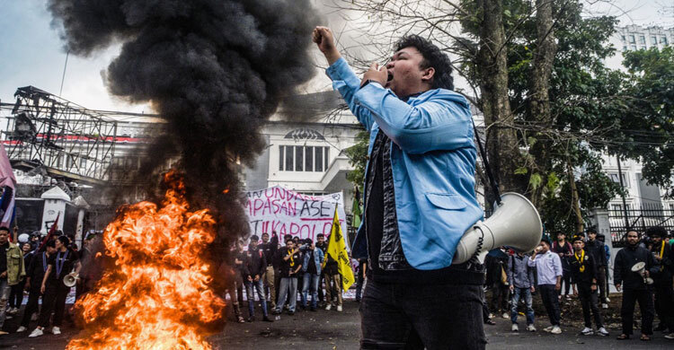 ইন্দোনেশিয়ায় পার্লামেন্টের সামনে আবারও ছাত্র বিক্ষোভের ডাক