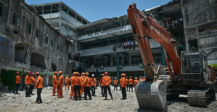 ইন্দোনেশিয়ায় স্কুল ধসে নিহত বেড়ে ৬৭, শেষ হলো উদ্ধার অভিযান