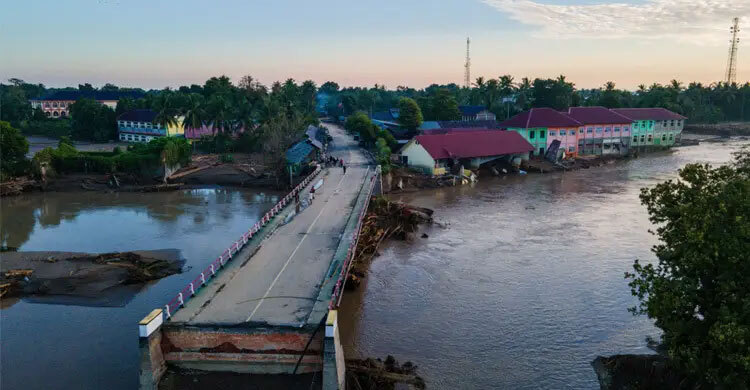 Indonesia flood death toll climbs to 442