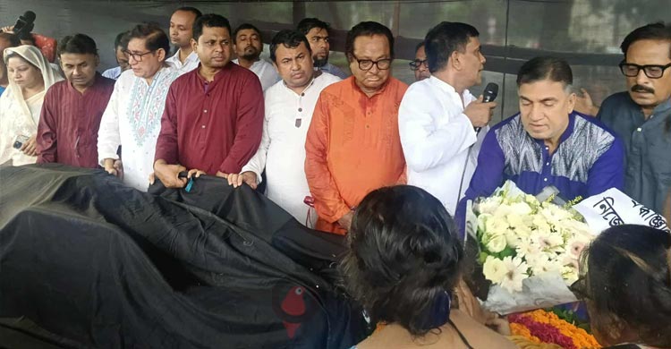 বাবা-মা ও লালনের টানে শেষ ঠিকানায় ফিরে গেলেন ফরিদা পারভীন