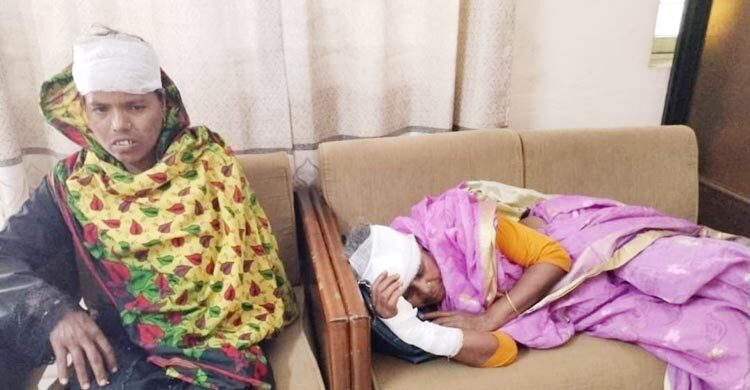 দাঁড়িয়ে থাকা বগিতে ইঞ্জিন লাগানোর সময় ১০ যাত্রী আহত