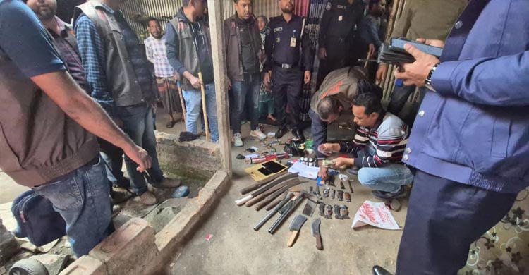 বগুড়ায় মাদক কারবার নিয়ে সংঘর্ষ, নারী আটক