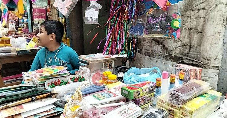 বিদ্যাদেবীর আবাহনে শাঁখারীবাজার এখন উৎসবের নগরী