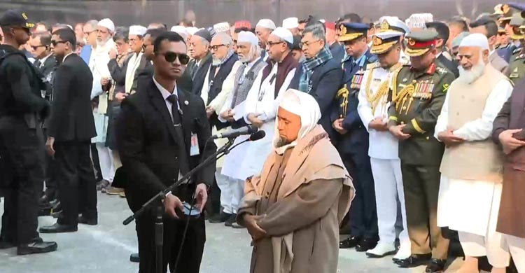 লাখ লাখ মানুষের অংশগ্রহণে খালেদা জিয়ার জানাজা সম্পন্ন