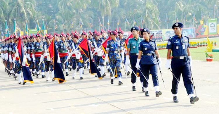 পুলিশ সপ্তাহে হবে না ঐতিহ্যবাহী প্যারেড, নাগরিক মতে গুরুত্ব