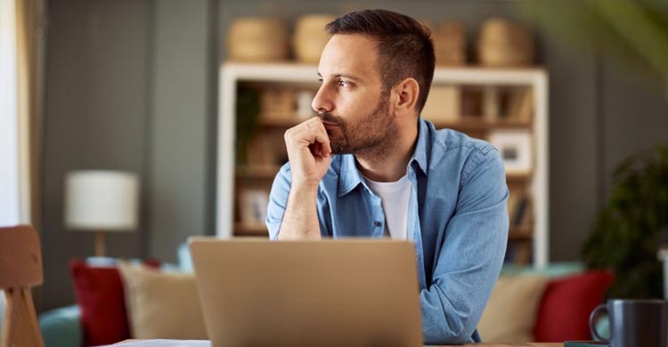 একটানা ডেস্কে বসে কাজে কমছে পুরুষের শুক্রাণুর মান