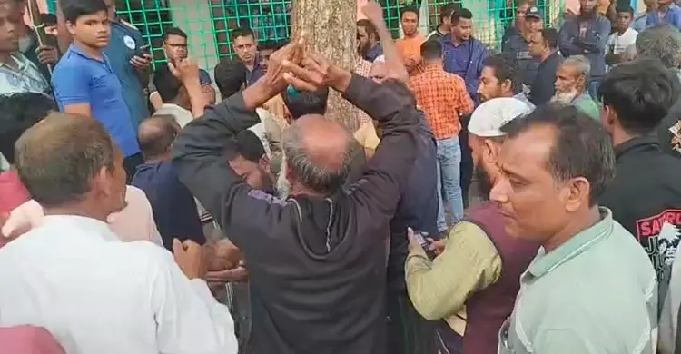 ভোটকেন্দ্রে সিলমারা ব্যালট উদ্ধার, ইউএনও অবরুদ্ধ