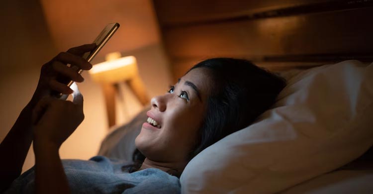 ঘুমের আগে রিলস দেখার অভ্যাসে বাড়ছে উচ্চ রক্তচাপের ঝুঁকি