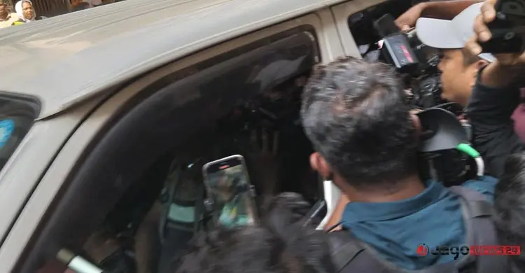 কড়া নিরাপত্তায় শিরীন শারমিনকে আদালতে নেওয়া হয়েছে