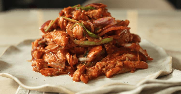 গরম ভাতের সঙ্গী নেপালি চিকেন ছৈলা