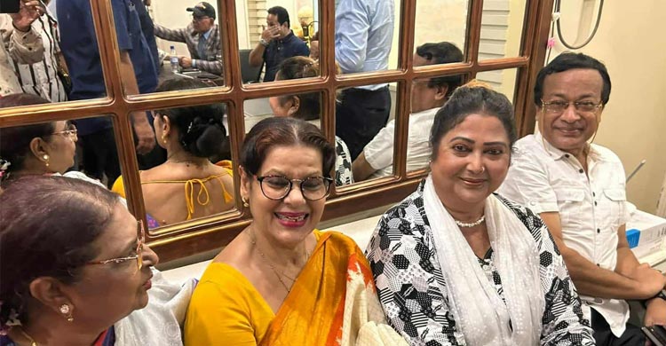 প্রয়াত শিল্পীদের স্মরণসভা হয়ে উঠলো মিলনমেলা