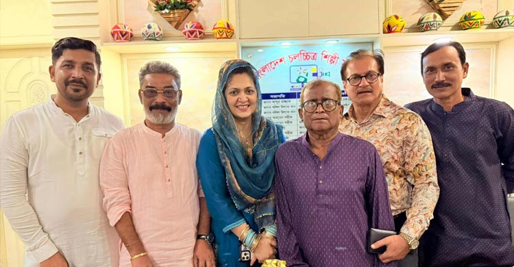 প্রয়াত শিল্পীদের স্মরণসভা হয়ে উঠলো মিলনমেলা