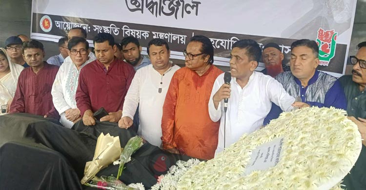 বাবা-মা ও লালনের টানে শেষ ঠিকানায় ফিরে গেলেন ফরিদা পারভীন