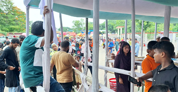 তীব্র তাপপ্রবাহেও চিড়িয়াখানায় দর্শনার্থীদের ভিড়