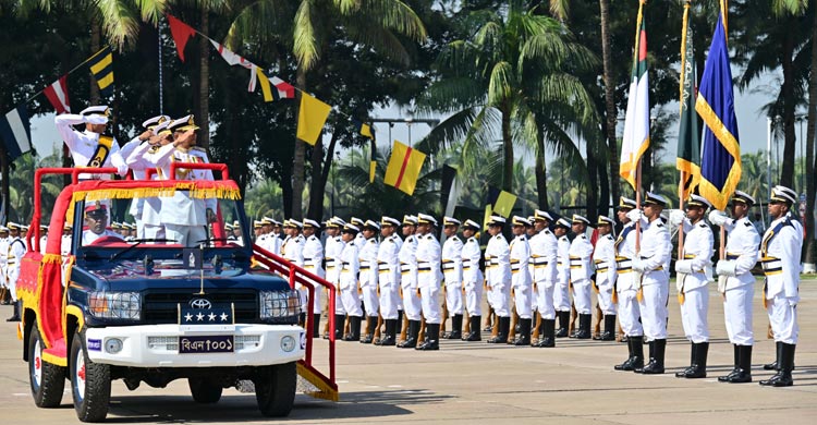 নেভাল একাডেমিতে তরুণ নৌ কর্মকর্তাদের কুচকাওয়াজ অনুষ্ঠিত