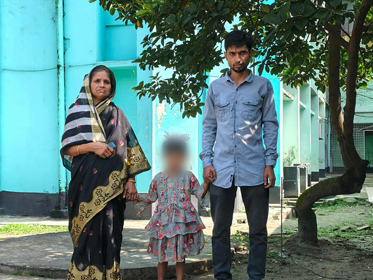 অপহরণ করে শিশুকে ফিরিয়ে দেওয়ার নামে টাকা হাতিয়ে নেয় জ্বীনের বাদশা