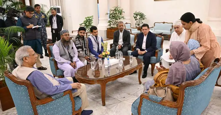 ইউনূসের সঙ্গে হাদির পরিবারের সাক্ষাৎ, সর্বোত্তম চিকিৎসার আশ্বাস