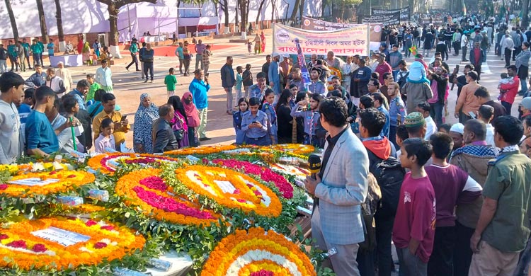 শহীদ বুদ্ধিজীবীদের সর্বস্তরের মানুষের ফুলেল শ্রদ্ধায় স্মরণ