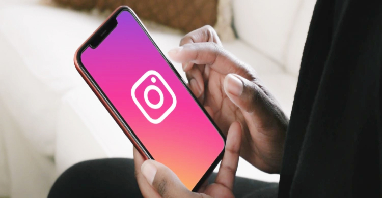 ইনস্টাগ্রামে মনের মতো স্টিকার বানাবেন যেভাবে