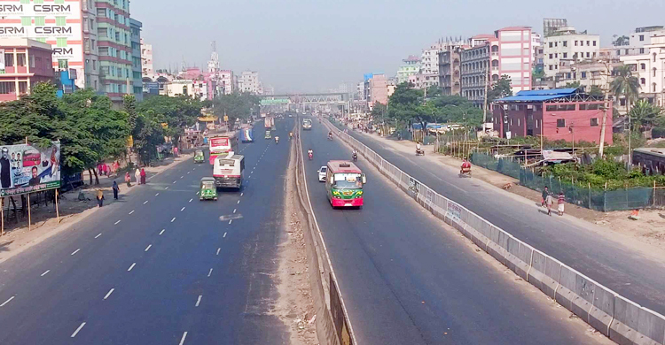 ঢাকা থেকে বাস ছাড়ছে হাতেগোনা, যাত্রী উপস্থিতি কম